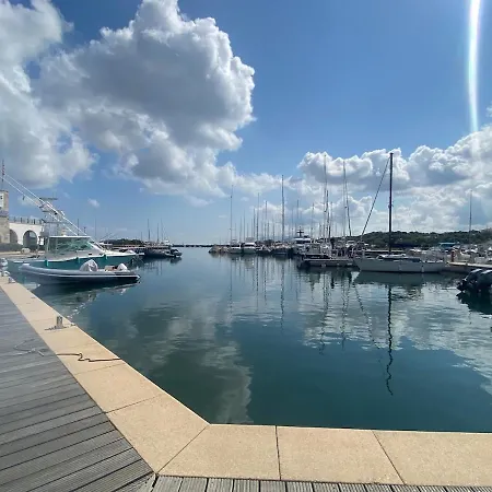 Moys Sea View Apartmán *