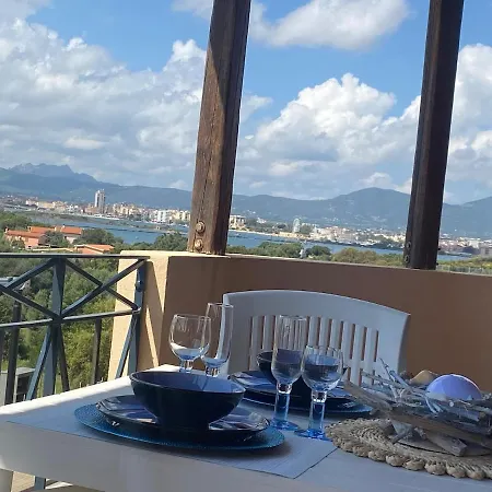 Moys Sea View Apartmán *