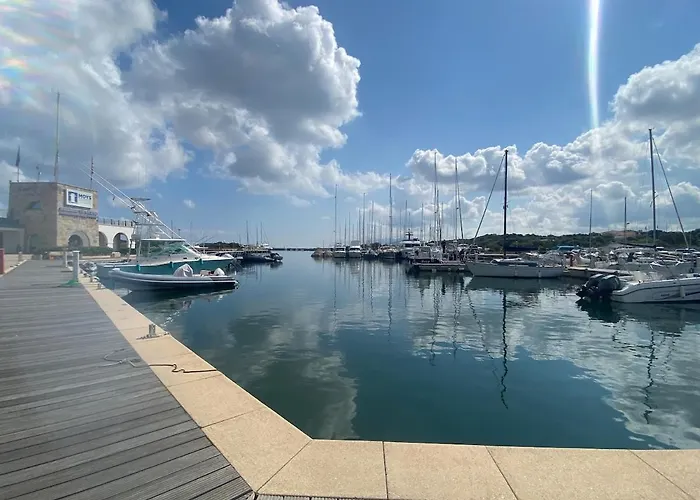Moys Sea View 公寓 *